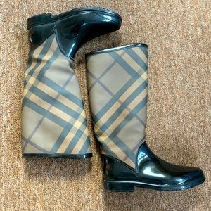 Burberry rain boots size 39